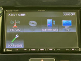 使いやすいインターフェースで、快適なドライブをサポート。様々な機能が搭載されており、エンターテイメント性も充実しています。