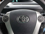 ステアリングスイッチ装備!運転しながら手元でオーディオやエアコンの操作などができます。