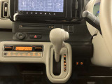 【インパネシフト】シフト操作のしやすいインパネシフトです。足元が広くなりすっきりしますので、大柄な方でも快適に運転ができます。