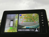 狭い場所での運転も安心。後方の状況を画面で確認できるため、安全な駐車をサポートします。駐車時の被弾も防ぎやすいでしょう。