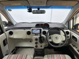 運転席周辺の様子です☆ オーディオ周りやメーター類の位置など、ご確認下さいね♪