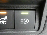 【オートマチックハイビームヘッドライト】ハイビーム走行時に対向車や前走車をカメラで認識して自動的にロービームにする機能が装備されています。※道路環境などによっては作動しない場合があります。
