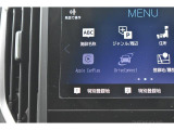 AppleCarPlayに対応しスマートフォンにインストールされているアプリを大画面に表示して使用できます。