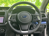 握りやすいステアリングは、運転操作をスムーズにします。快適なドライビングポジションを実現し、長距離運転も疲れにくいでしょう。