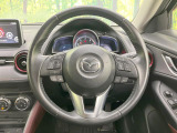 インテリアに合わせたデザインのステアリングは、運転される方のことも考え、運転しやすい形状、大きさです。是非一度、実際に触ってお確かめください。