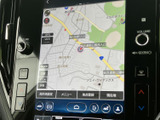 見やすい地図表示で、目的地までのルートを的確に案内。渋滞情報もリアルタイムで確認でき、スムーズな移動をサポートします。長距離ドライブも安心です。
