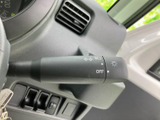 操作しやすいウインカーレバーは、安全運転をサポート。確実な操作感で、周囲への意思表示をスムーズに行えます。
