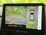 後方確認が容易なモニターが、安全な運転をサポート。駐車時など、狭い場所での取り回しも安心です。