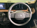 インテリアに合わせたデザインのステアリングは、運転される方のことも考え、運転しやすい形状、大きさです。是非一度、実際に触ってお確かめください。
