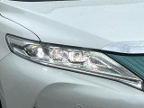 【LEDヘッドライト】悪天候や夜間走行時も良好な視界を確保し安心して運転できる高輝度LEDヘッドライトを装備!点灯速度が早く、消費電力も抑えられています。
