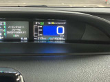 視認性に優れたメーターを採用しており、走行中でも車速や情報が分かりやすく表示されます。運転時の視線移動をむりのない範囲に抑え、快適で安心感のあるドライブをサポートします。
