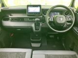 運転席からの操作がしやすい位置に配置されたナビ・オーディオ。快適なドライブをサポートします。情報満載で、どこへ行くにも安心です。