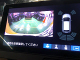 バックカメラの画像です。ガイドラインがスムースな車庫入れをサポートいたします。車庫入れの安心感がアップしますね。