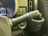 操作しやすい位置に配置されたウインカーレバー。確実な操作で、安全な車線変更をサポートします。オートリターン機能も搭載しています。