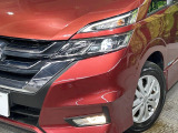 【LEDヘッドライト】悪天候や夜間走行時も良好な視界を確保し安心して運転できる高輝度LEDヘッドライトを装備!点灯速度が早く、消費電力も抑えられています。