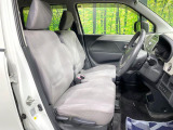 運転席まわりには十分なスペースがあり、大柄な方でもゆったり運転していただける環境です。