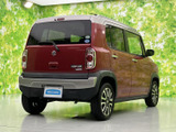 リアの造形も個性を感じさせ、他の車両との違いを際立たせています。全体としてバランスの取れたデザインです。