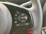 【アダプティブクルーズコントロール(ACC)】予め設定した車速内で自動的に加減速の支援を行います。ステアリングのスイッチを操作することで設定車速を変えたり、前走車との車間距離の設定が可能です。
