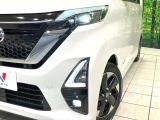 【LEDヘッドライト】悪天候や夜間走行時も良好な視界を確保し安心して運転できる高輝度LEDヘッドライトを装備!点灯速度が早く、消費電力も抑えられています。