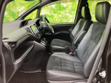 運転しやすい視界と操作性。ステアリングや各種スイッチは、直感的に操作できます。快適なドライビングをサポートします。