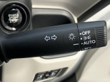 操作しやすい位置に配置されたウインカーレバー。オートリターン機能も搭載し、安全な車線変更をサポートします。快適な運転をサポート。