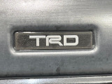 【TRDエアロ】人気のTRDエアロを装備!クルマの外観がよりスタイリッシュになり、街中で存在感あふれる1台に♪将来買い替える時にもリセールに影響しやすく、価値ある人気の装備です!