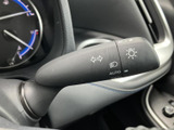 操作しやすいウインカーレバーで、スムーズな車線変更をサポート。安全確認を怠らず、周囲への合図をしっかり行いましょう。