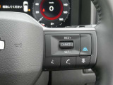 運転支援機能・プロパイロット搭載。 設定した速度で定速走行でき、先行車に自動で追従走行も可能です。さらにハンドル支援機能もあり、車線の中央を走るように制御してくれます。