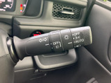 操作しやすい位置に配置されたウインカーレバー。直感的に操作でき、スムーズな運転をサポートします。安全運転に貢献します。