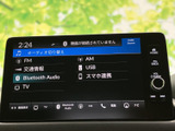 多彩な表示モードで、運転中のエンターテイメントをより一層楽しめます。直感的な操作性で、使いやすさにもこだわりました。