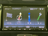 多彩な機能で、快適なドライブをサポート。ナビやオーディオ操作も直感的に行え、車内時間をより楽しく演出します。使いやすさを追求したインターフェースです。