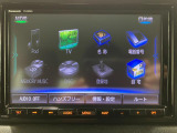 【ナビ】TV CD/DVD再生やBluetoothオーディオなど多彩なメディアに対応したメモリーナビを装備しています。