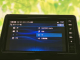 高精細な画面で、ナビやオーディオを操作。Bluetooth接続やHDMI入力も可能で、多彩なコンテンツを楽しめます。普段使いに便利な機能が満載です。