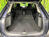 【パワーバックドア】スマートキーや運転席のボタンを押すだけでリアゲートが自動で開閉します!荷物を持っている時や、高い位置にあるバックドアを閉める際に便利な機能です♪