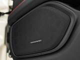 メーカーオプションのharman/kardonを装備。高いインテリア性が特徴のプレミアムサウンドシステムを装備しており、高品質かつ臨場感のある音楽を車内でお楽しみいただけます。