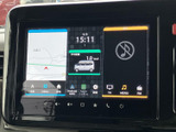 運転席からの情報表示は大きく、見やすいのが特徴です。地図表示と車両情報が同時に確認できるので、運転に集中できますね。