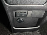 充電用USB端子とDC12V・120Wのアクセサリーソケットが付いています。