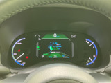視認性に優れたメーターで、速度や燃料残量を一目で確認できます。運転状況を的確に把握し、安全運転をサポートします。