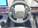【純正革巻きステアリング】上質な革を使用することで、手にしっかり馴染みとても運転しやすいハンドルです♪