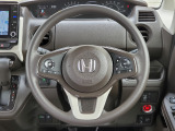 視界の良い運転席、ステアリング周りの画像です。