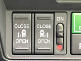 【両側パワースライドドア】スマートキーや運転席のスイッチで後席両側スライドドアの開閉が可能♪電動だから力を入れてドアを開ける必要が無く、小さなお子様でも簡単に開け閉めでき快適です♪