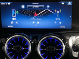 新しくなったセンターコンソールはスマートフォンを操作するような感覚でナビから車両の設定までが可能です。
