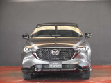 マツダCX-5のフロントマスクは、立体感のあるグリルと精悍なヘッドランプが上質な存在感を演出します。魂動デザインによる洗練された風格と力強さを兼ね備えた姿を、ぜひ店頭でお確かめください。