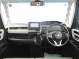 インパネ周りのお写真です。 視界が広く運転がしやすくなっております。