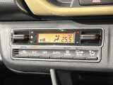 【オートエアコン】一度お好みの温度に設定すれば、車内の温度を検知し風量や温度を自動で調整。暑い&hellip;寒い&hellip;と何度もスイッチ操作をする必要はありません。快適な車内空間には必須の機能ですね♪