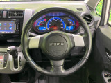 【MOMO製革巻きステアリング】上質な革を使用することで、手にしっかり馴染みとても運転しやすいハンドルです♪