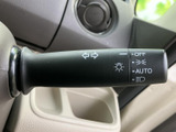 操作しやすい位置に配置されたウインカーレバー。直感的な操作で、安全な車線変更をサポートします。確実な操作感も魅力です。