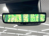 【デジタルインナーミラー】後席の大きな荷物や同乗者で後方が確認しづらい時でも安心!カメラが撮影した車両後方の映像をルームミラー内に表示。クリアな視界で状況の確認が可能です!
