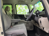 運転席からの視界は良好で、運転操作もスムーズに行えます。快適な運転環境が、毎日の移動をサポートします。