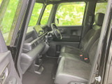 運転席からの視界は広く、運転操作もスムーズ。快適な運転環境が、日々の移動をサポートします。使いやすい機能も充実。